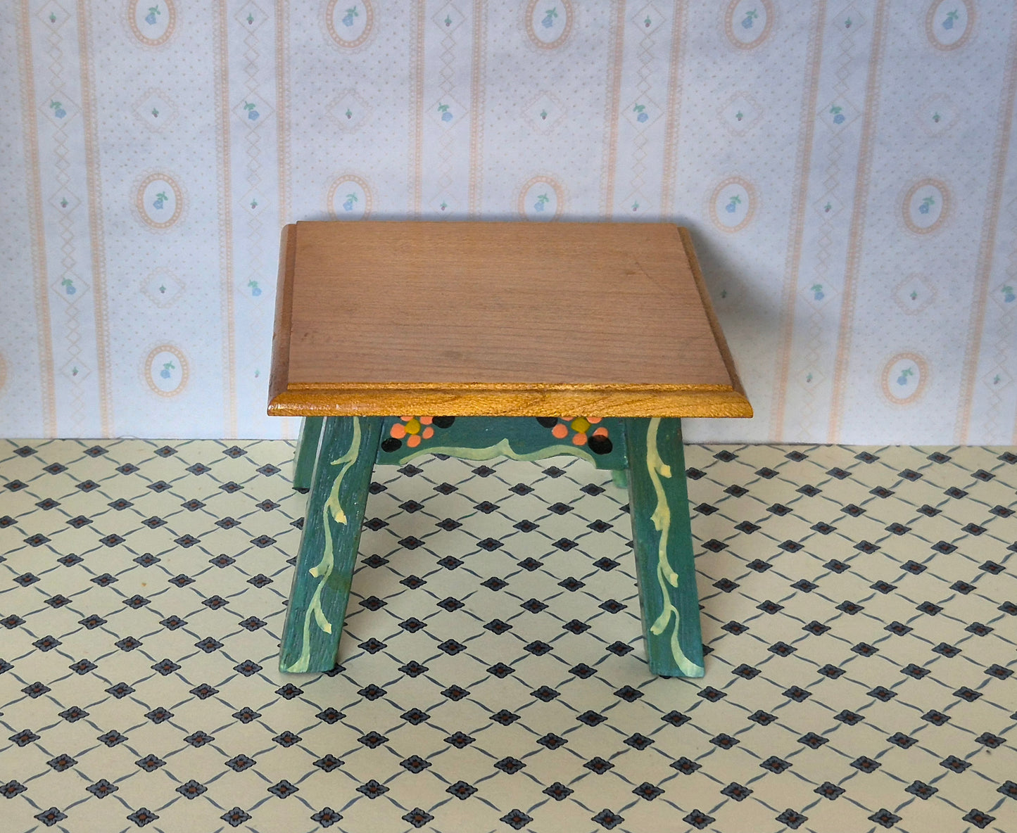 1:12 Dora Kuhn bord