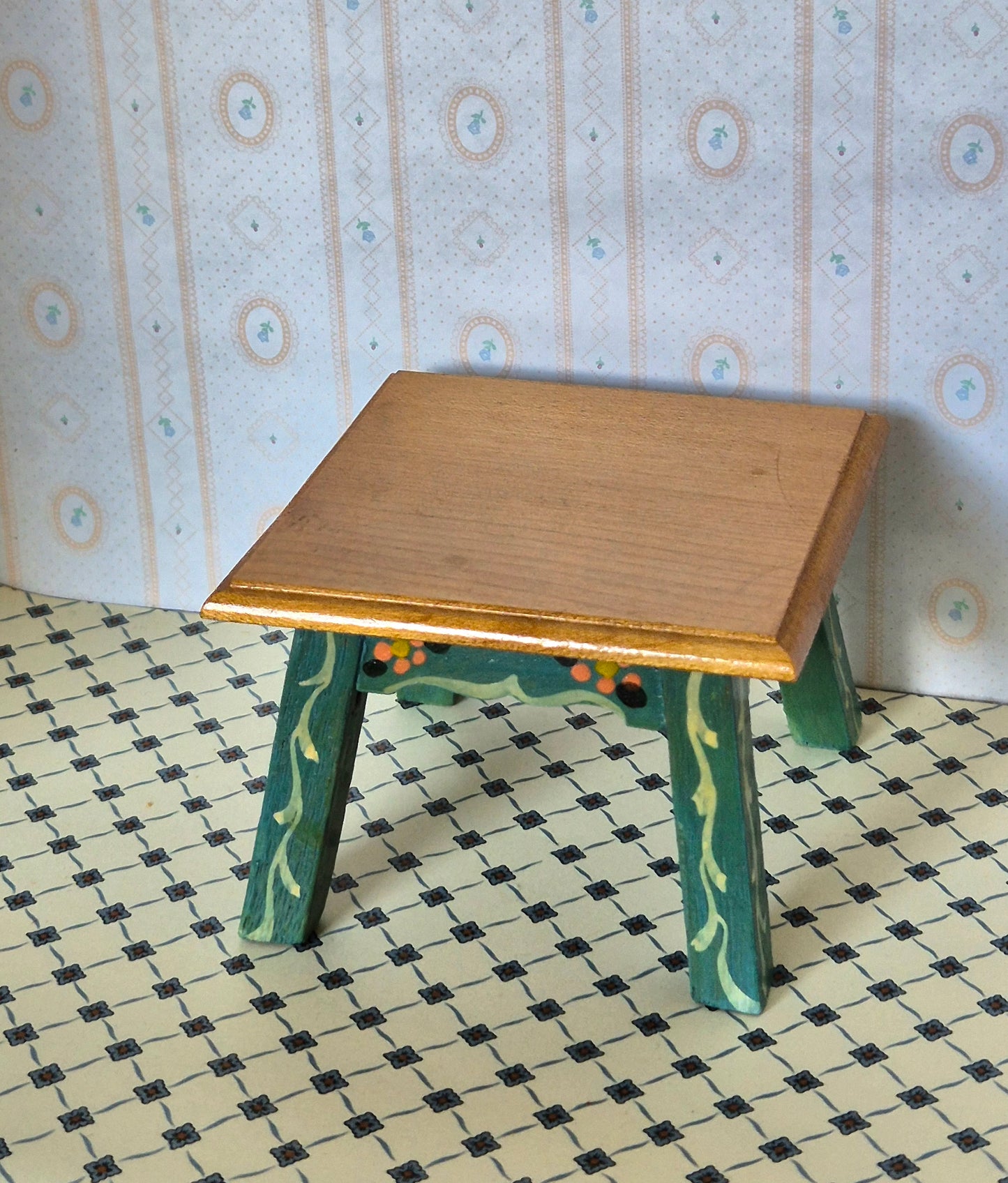 1:12 Dora Kuhn bord