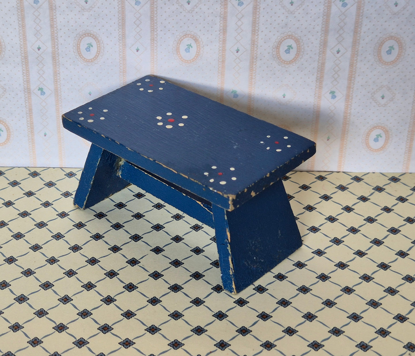1:16 Dora Kuhn bord