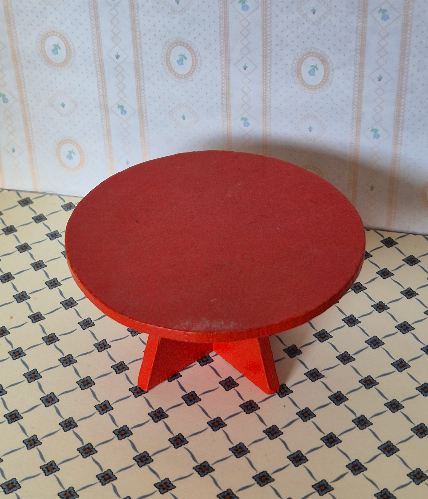 1:16 rødt bord