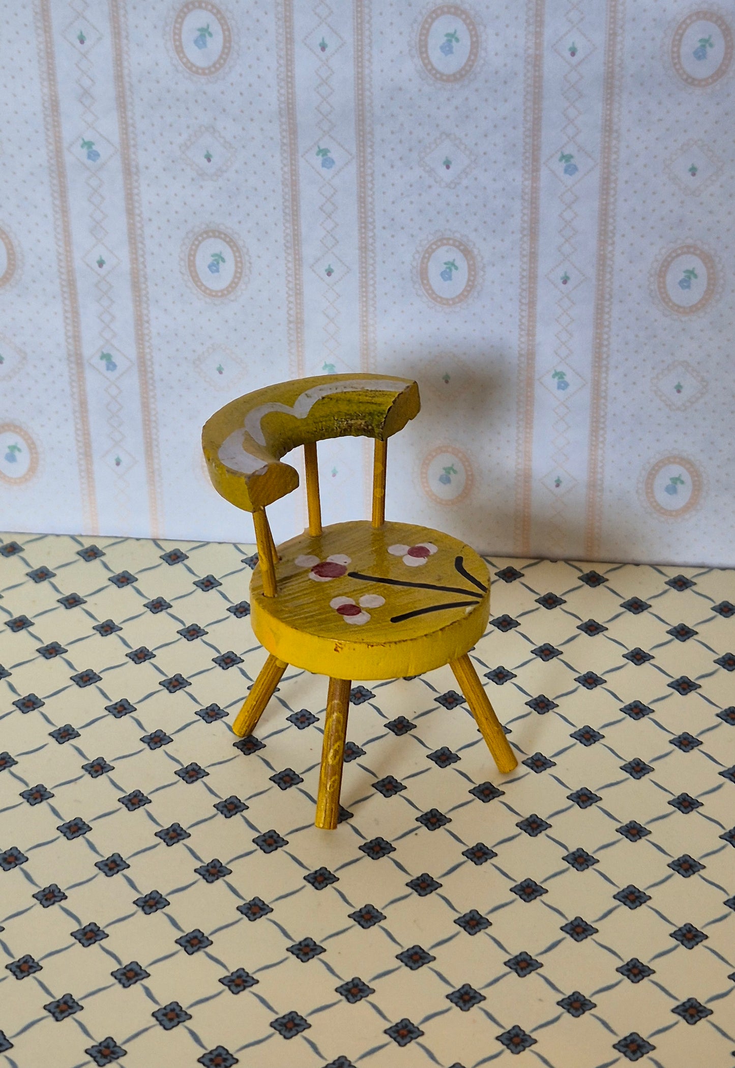 1:16 Dora Kuhn stol