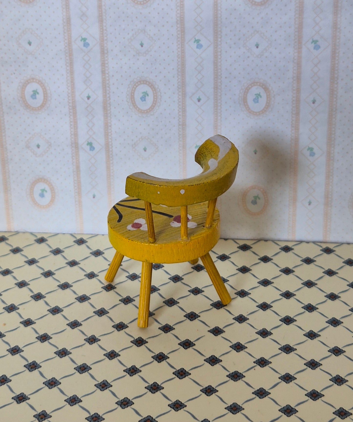 1:16 Dora Kuhn stol