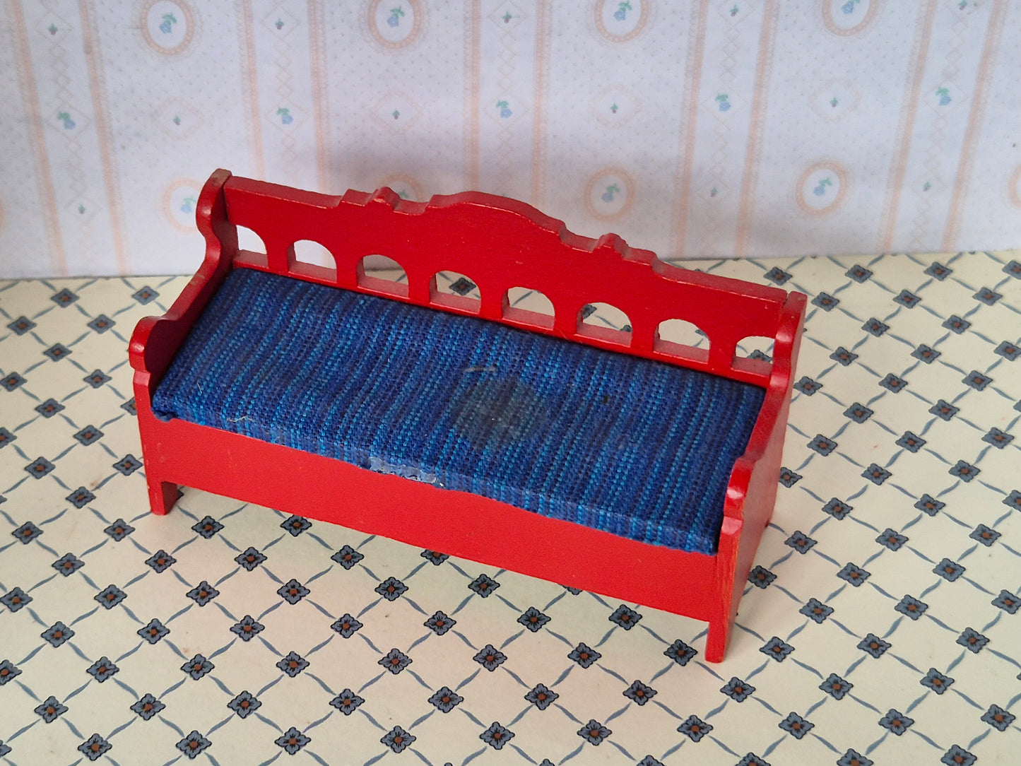 Lundby bænk, plet