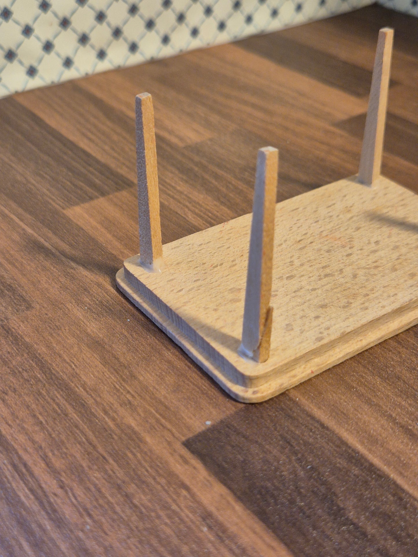 Lundby bord med skadet bordben