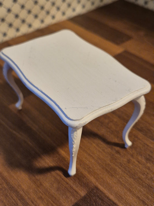 Lundby bord, malet og skrammer