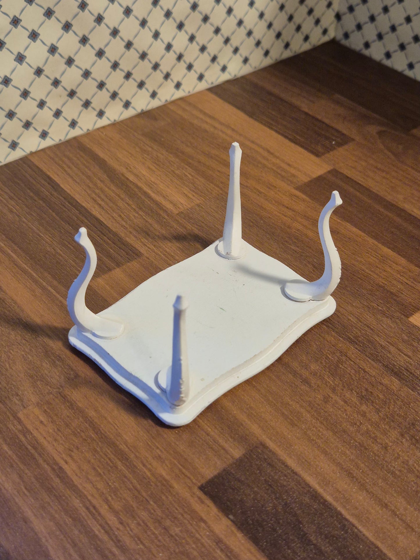 Lundby bord, malet og skrammer