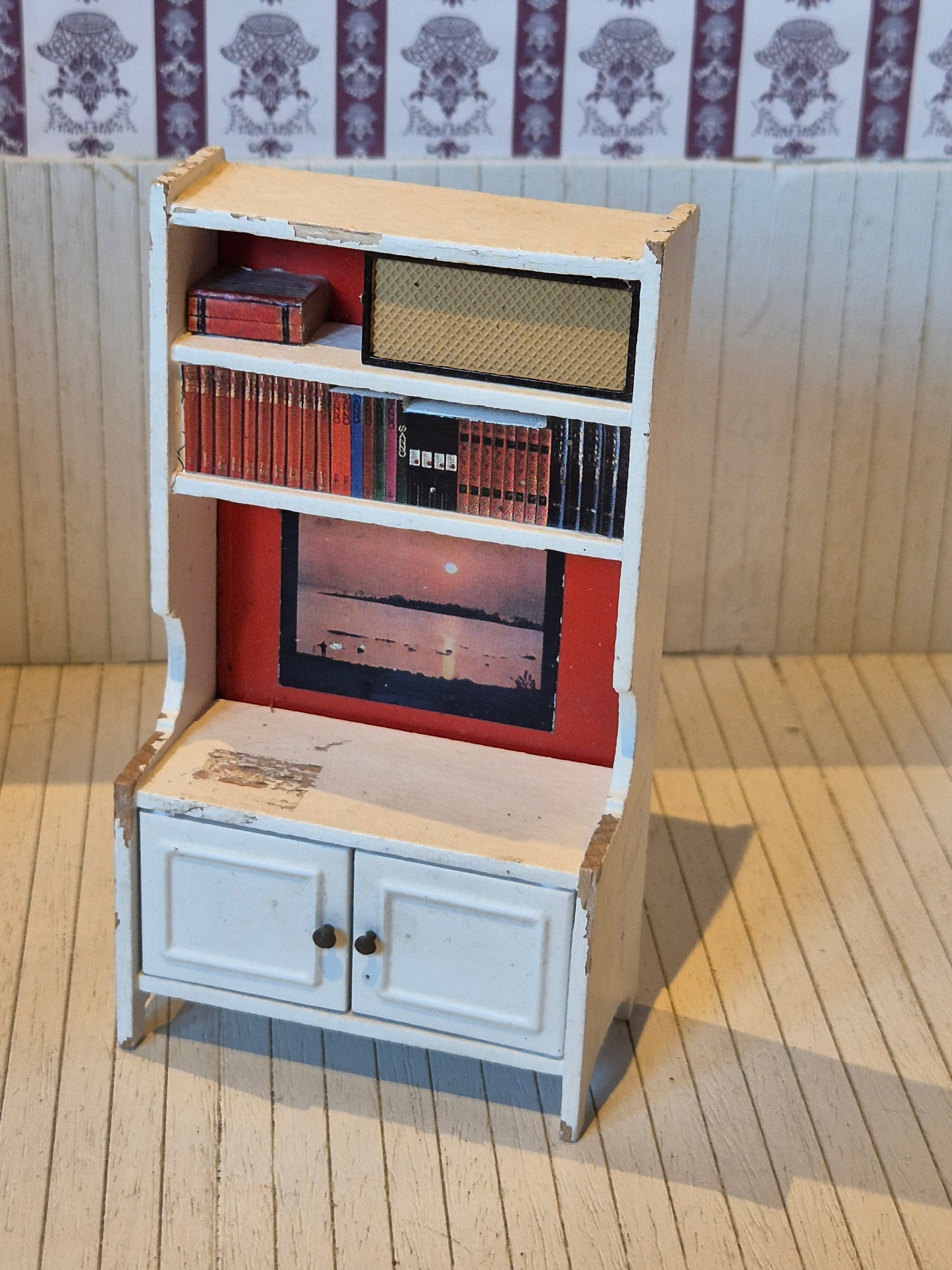 Lundby reol, patina