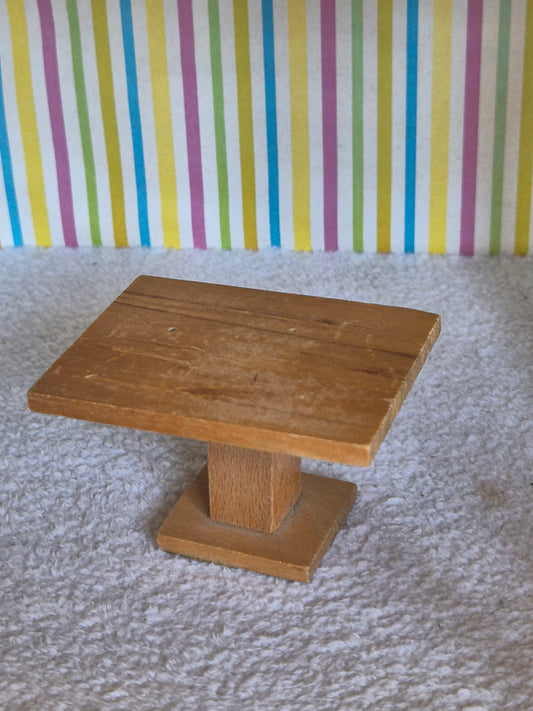 1:16 retro table