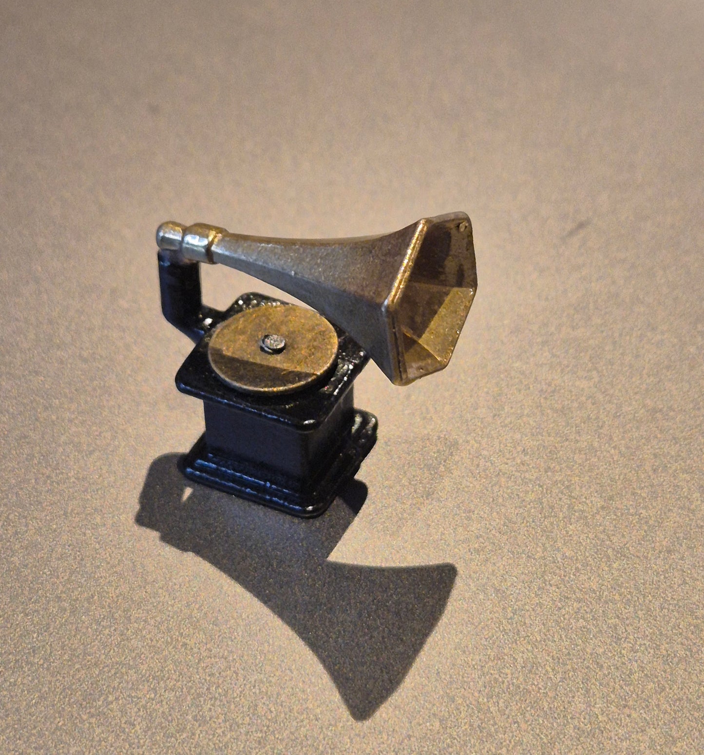 1:16 Grammofon, metal