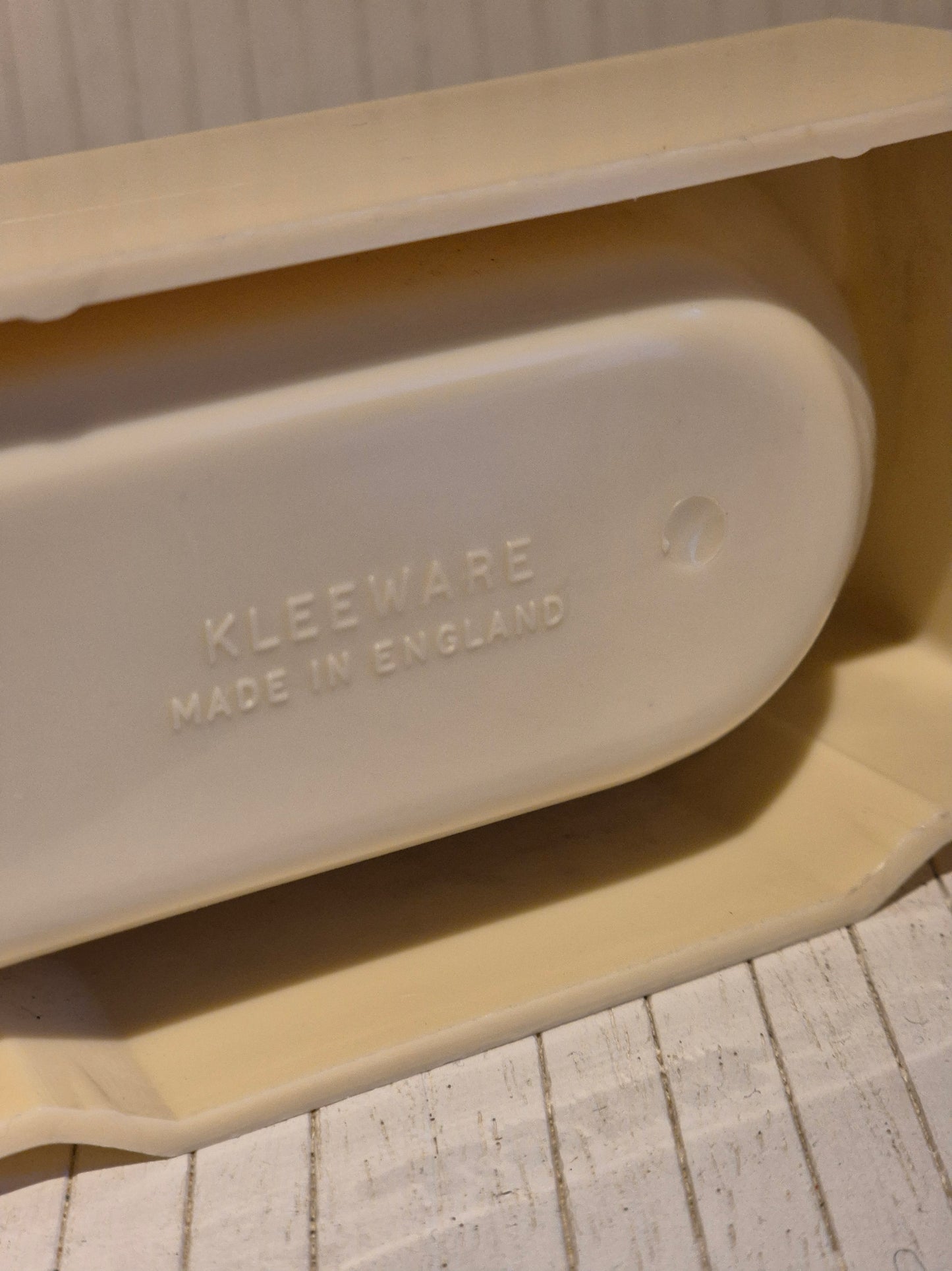 Kleeware badeværelse, mangler