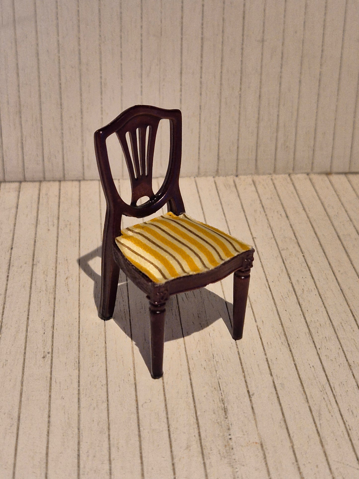 Lundby mørk royal stol