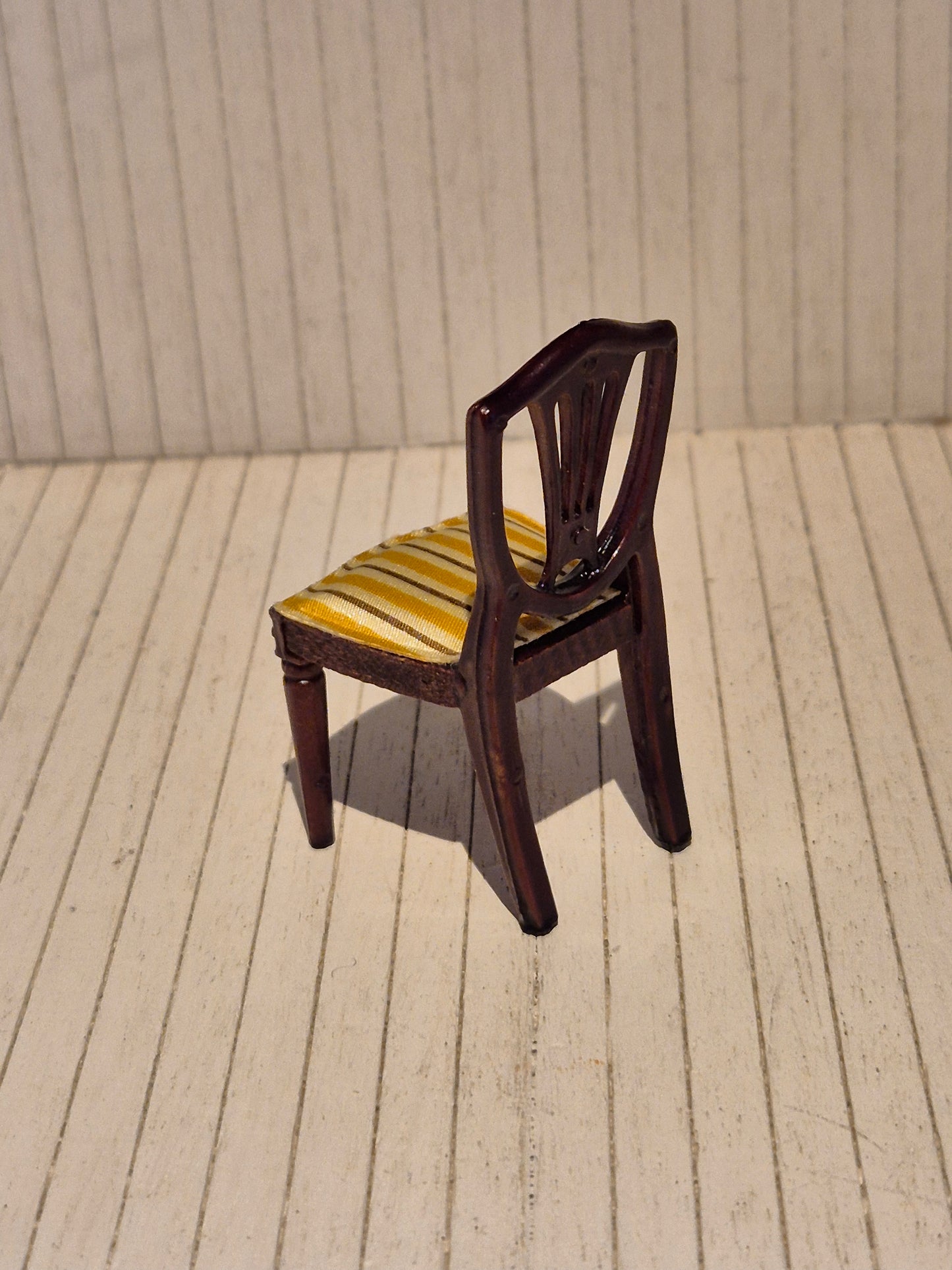 Lundby mørk royal stol