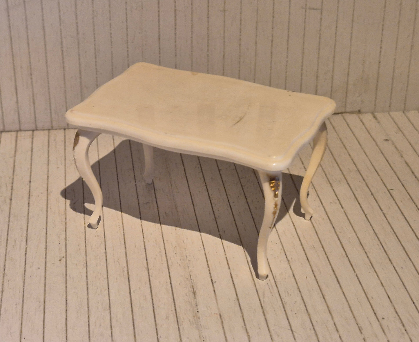 Lundby bord, patina