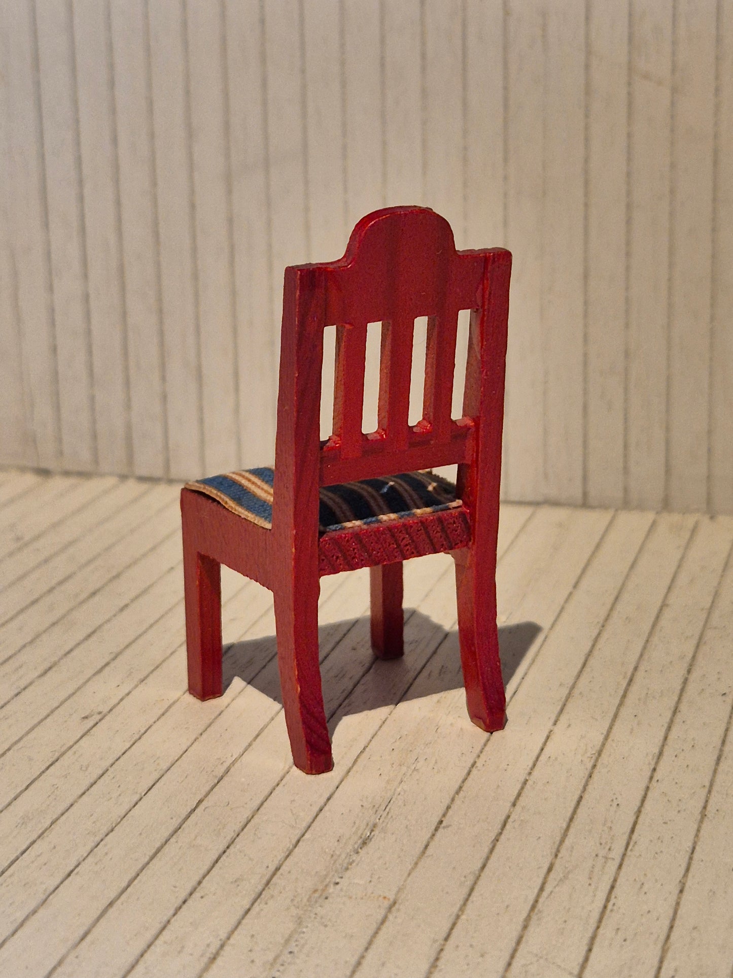 Lundby rød træstol