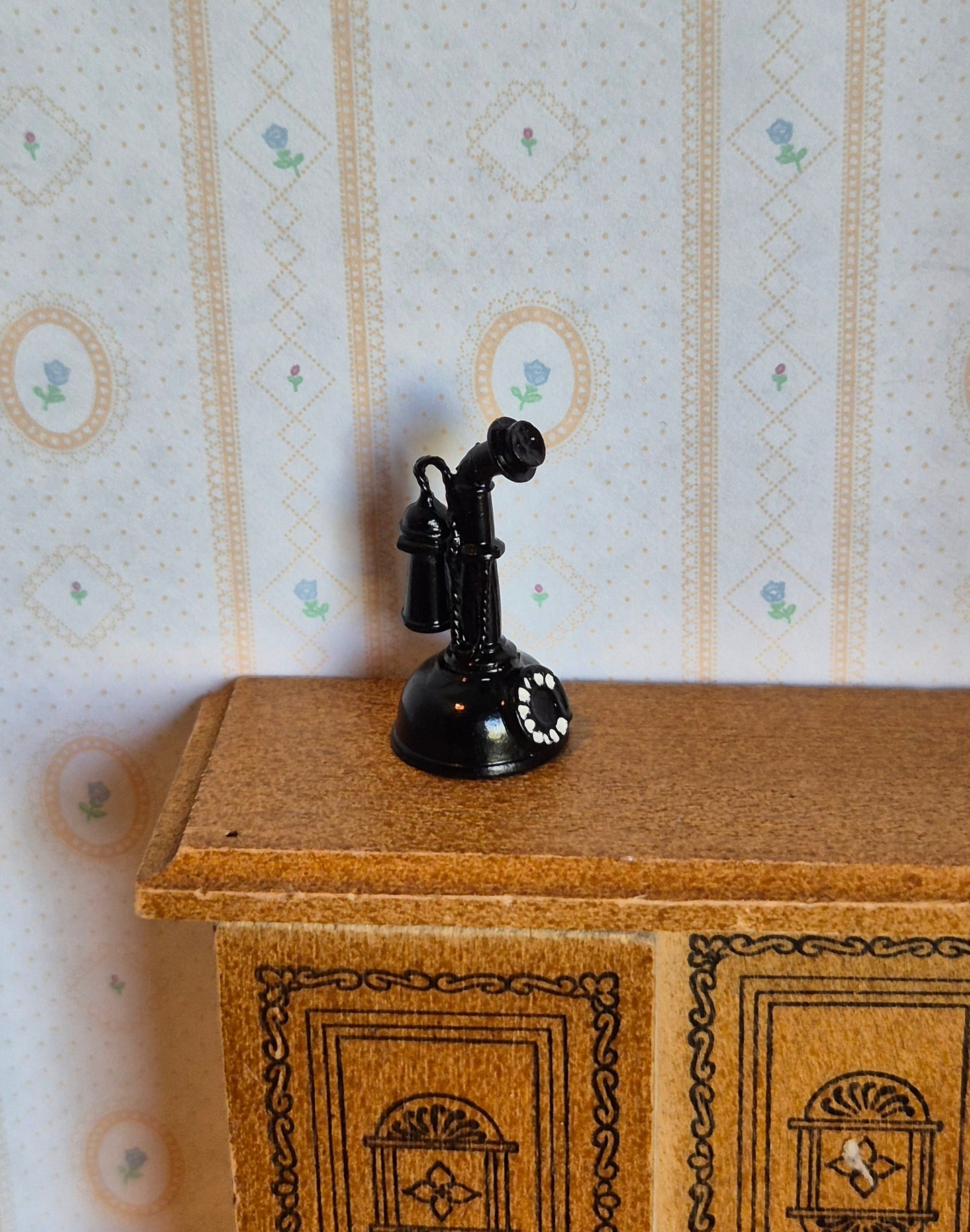 1:16 telefon