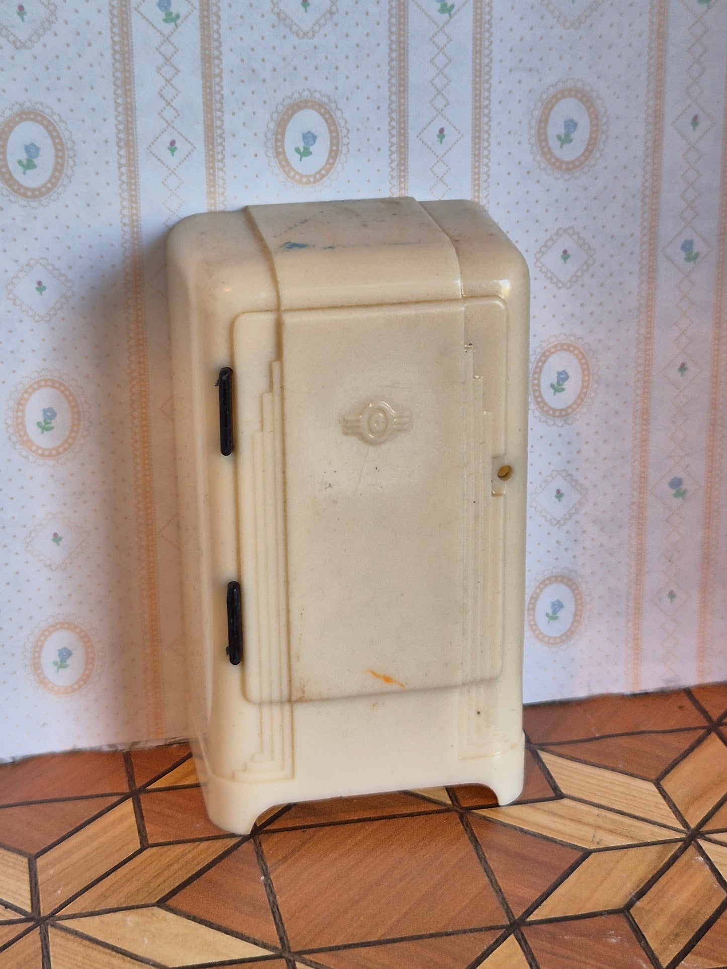 1:16 Kleeware køleskab,patina