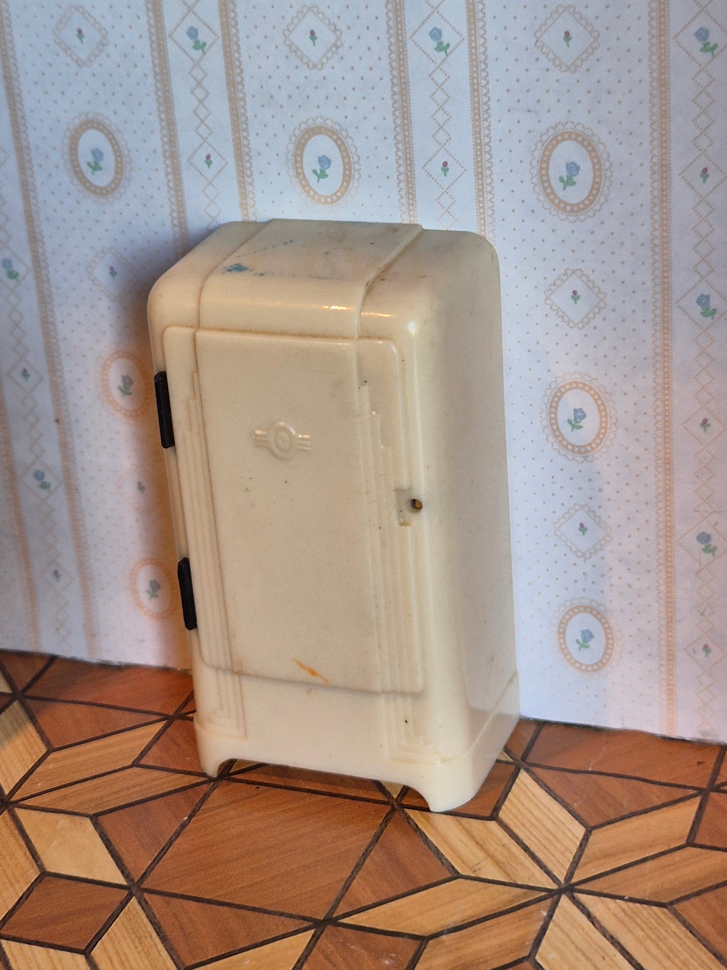 1:16 Kleeware køleskab,patina