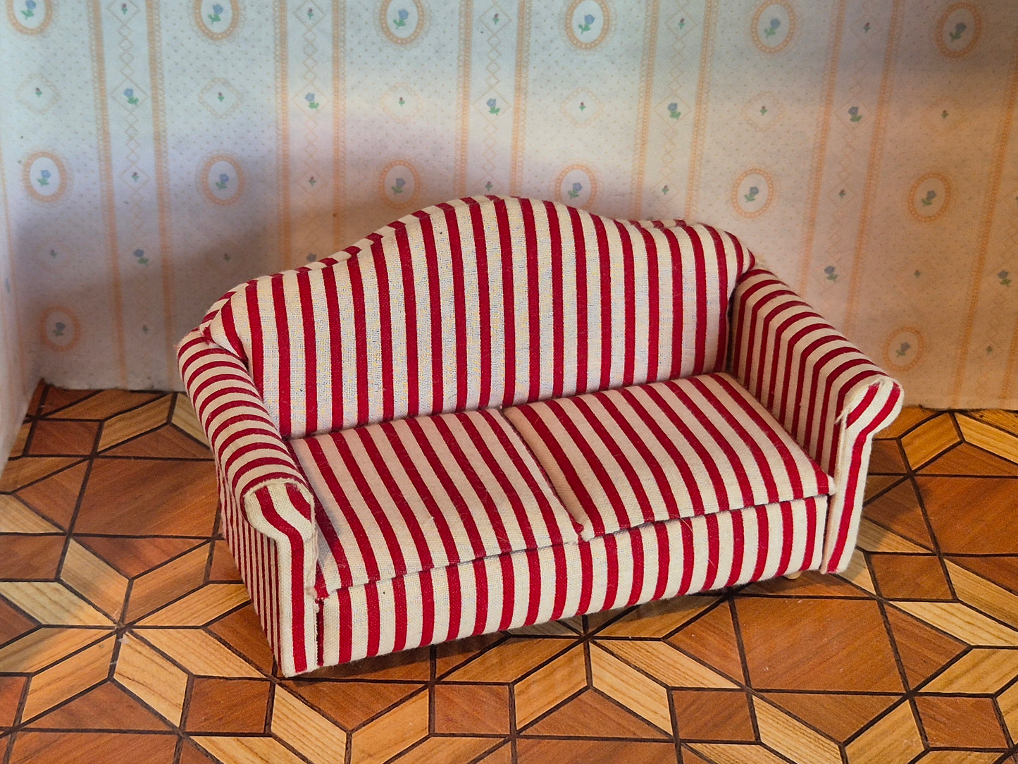 1:12 sofa