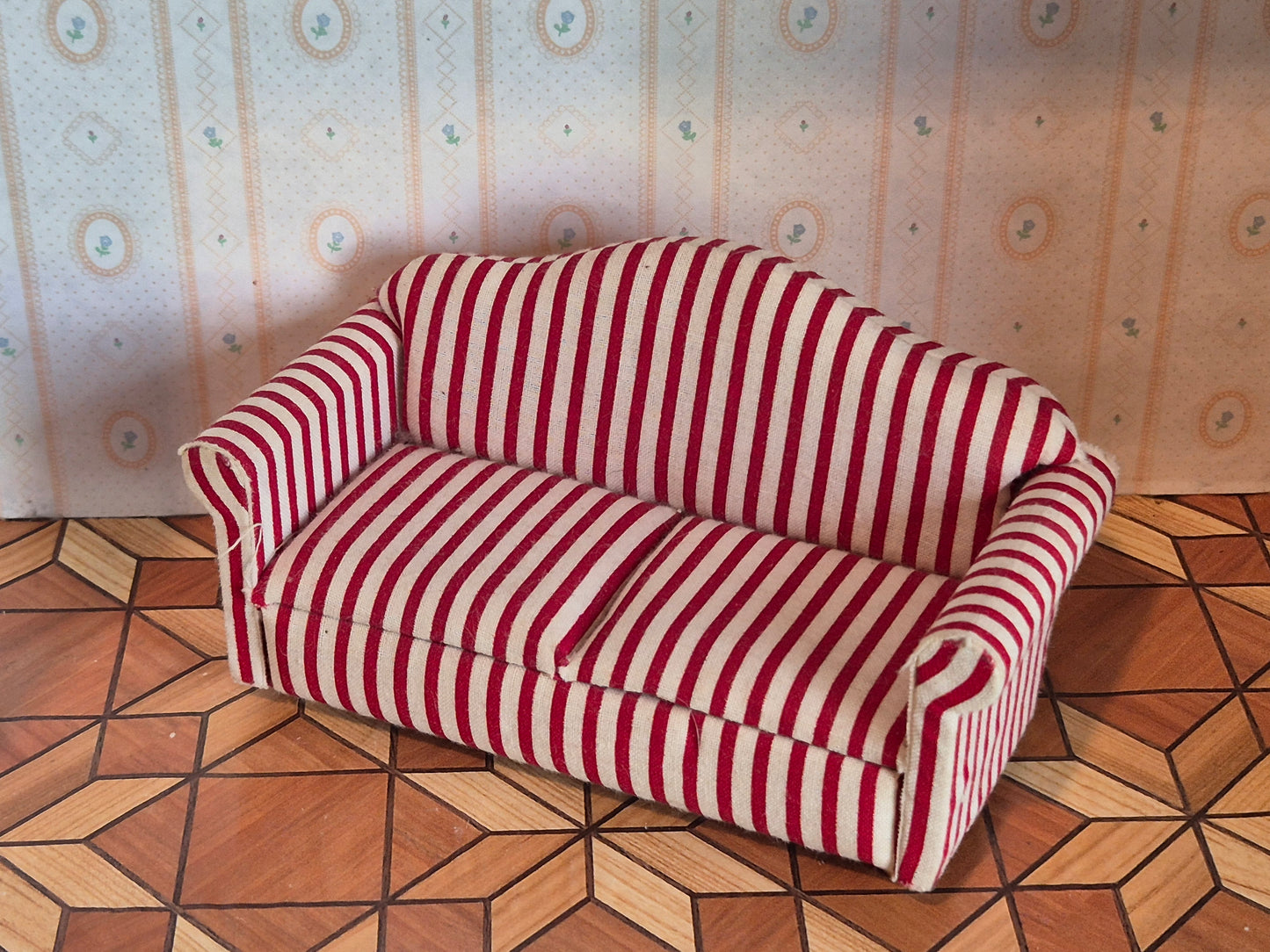 1:12 sofa
