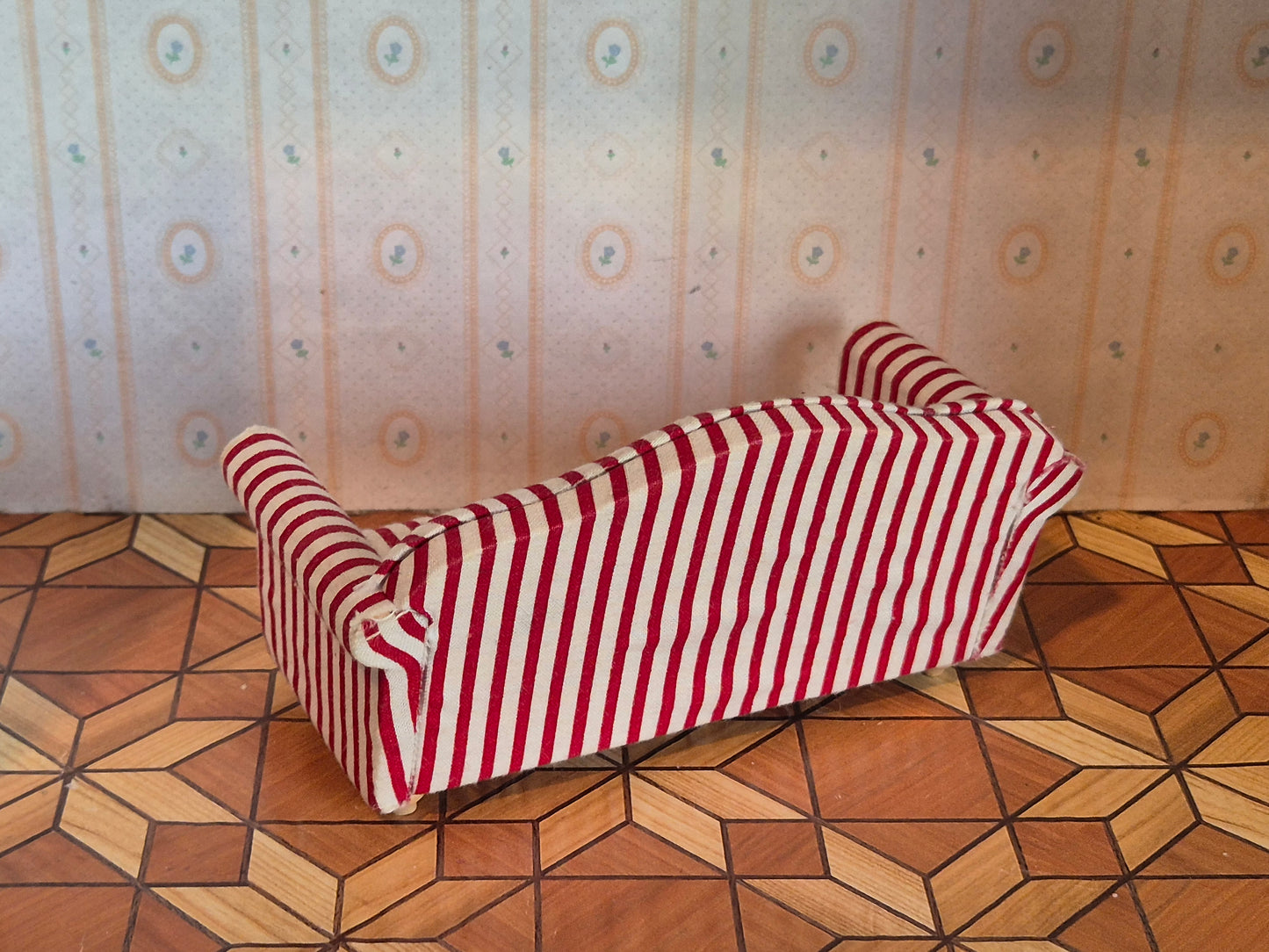 1:12 sofa