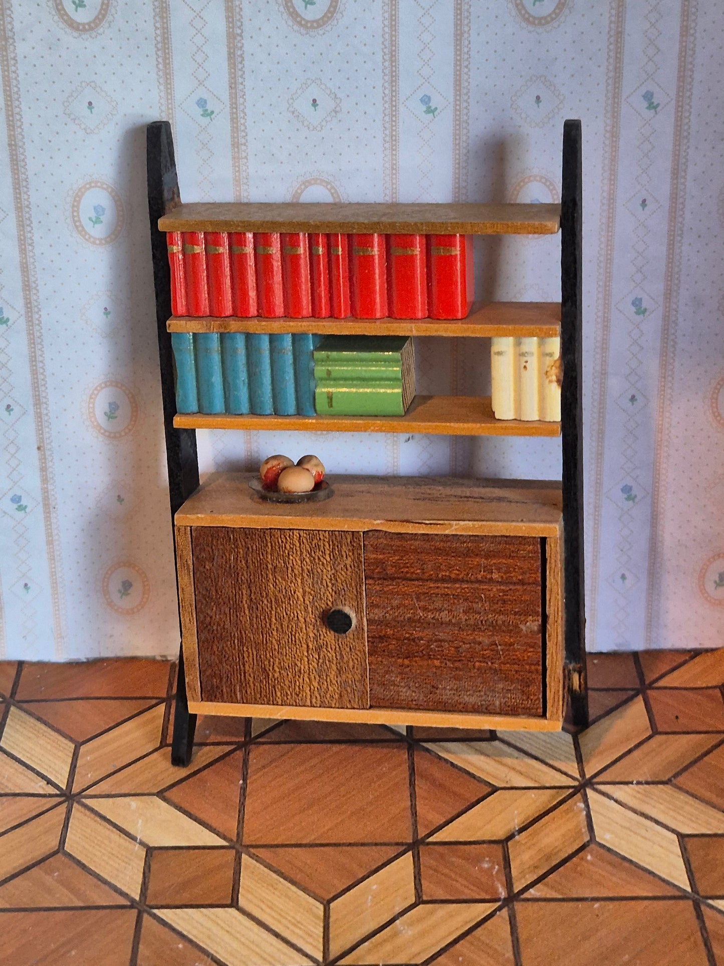 Lundby reol, knækket fod