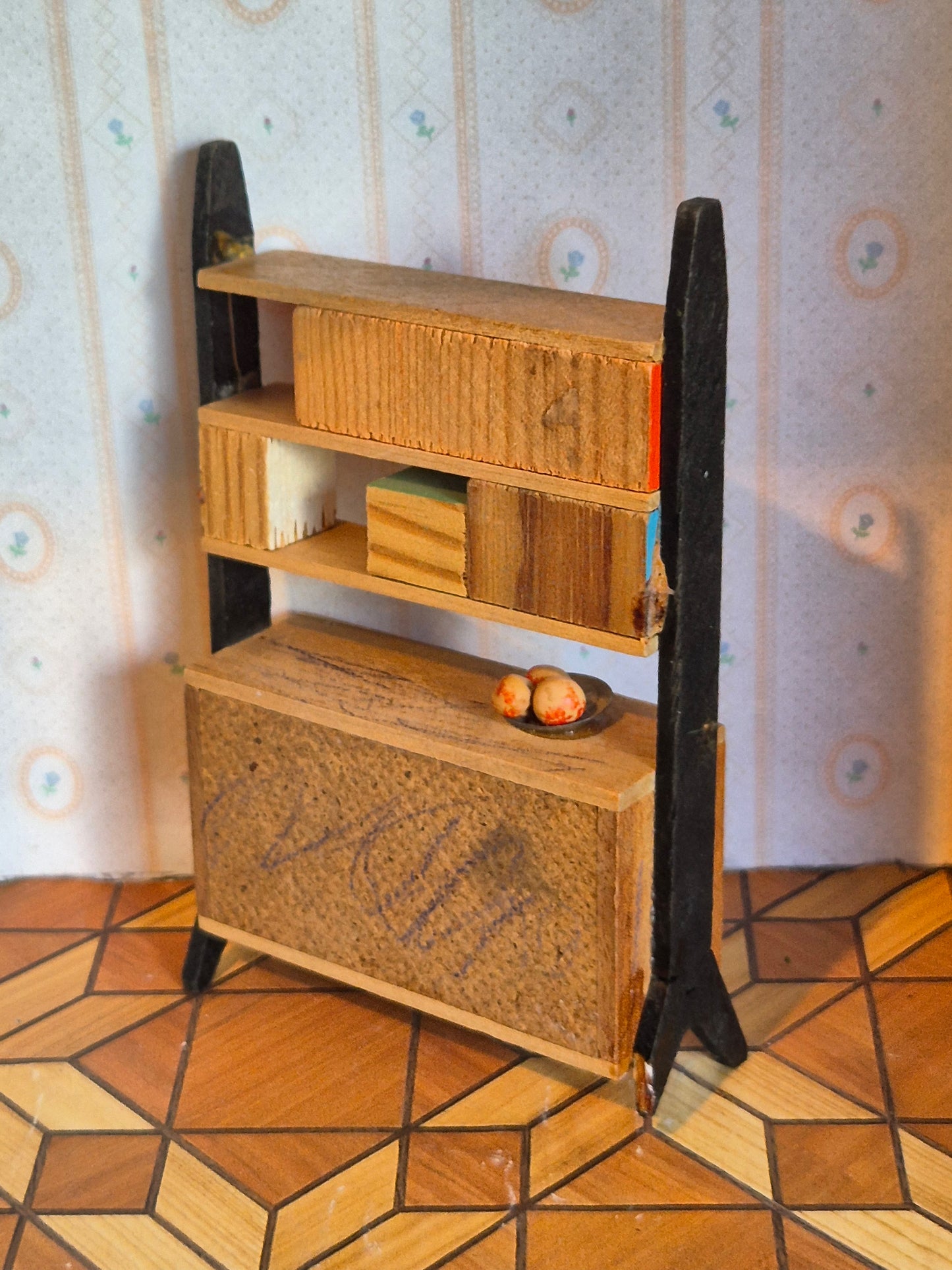 Lundby reol, knækket fod