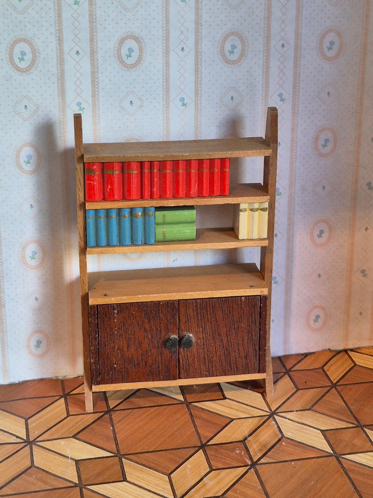 Lundby reol, knækket fod