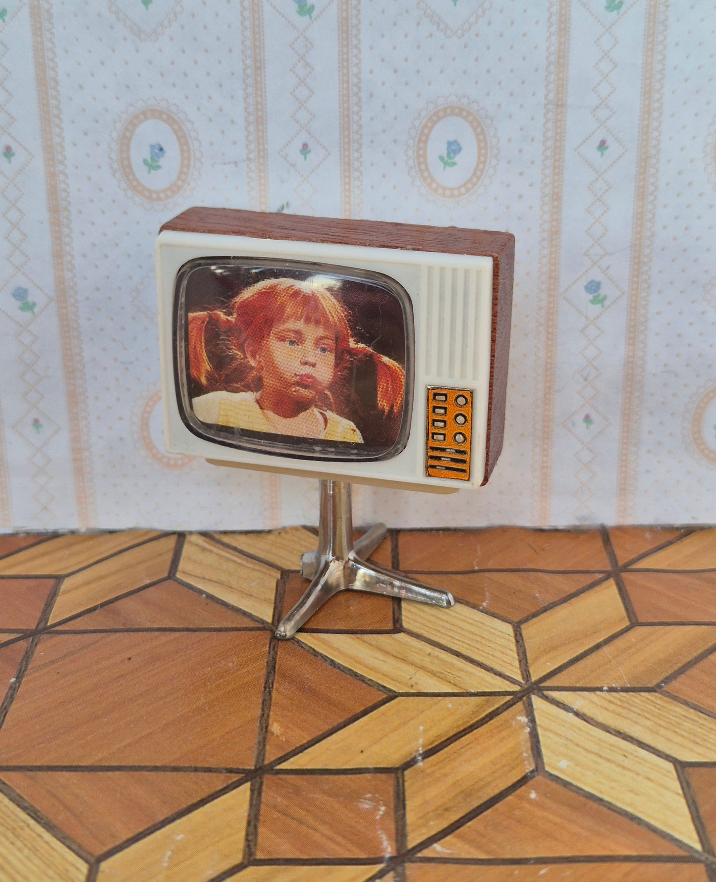 Lundby TV, knækket fod