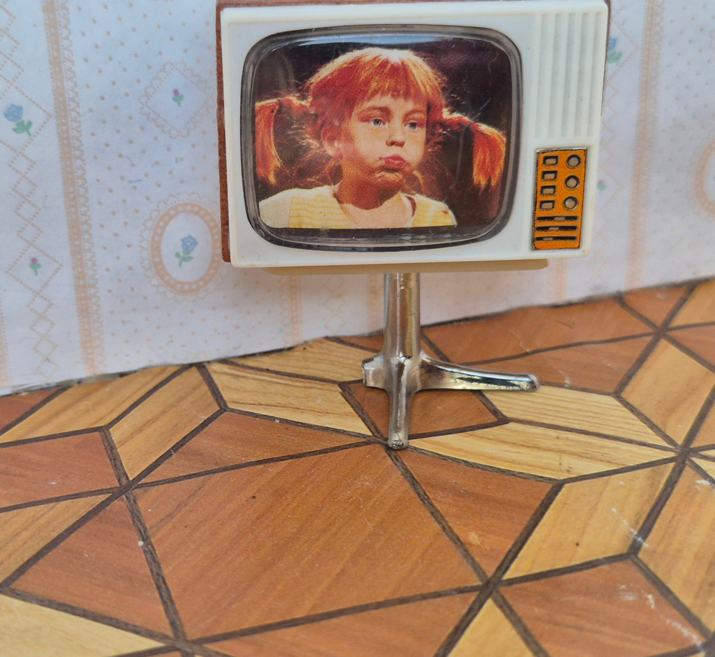 Lundby TV, knækket fod