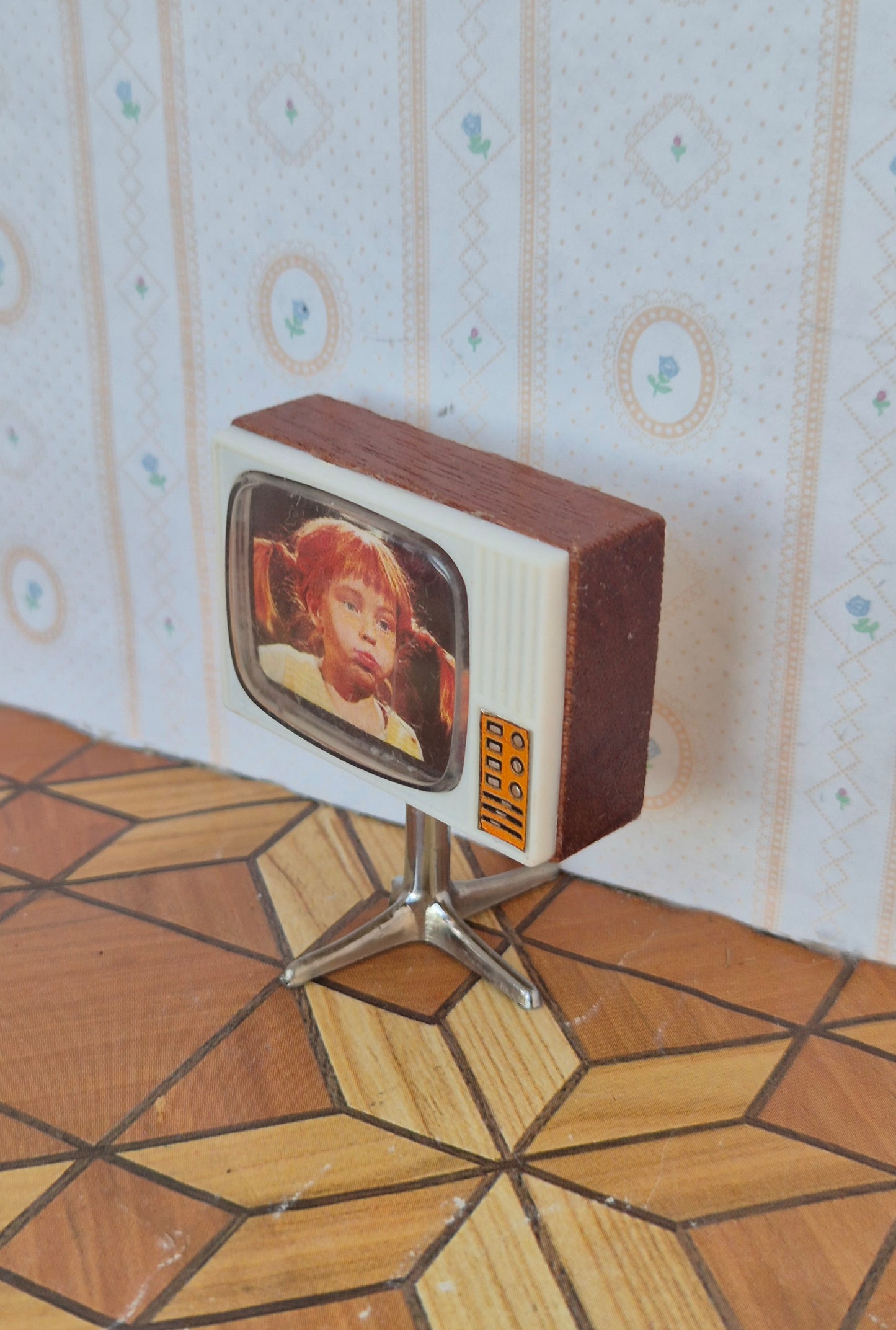 Lundby TV, knækket fod