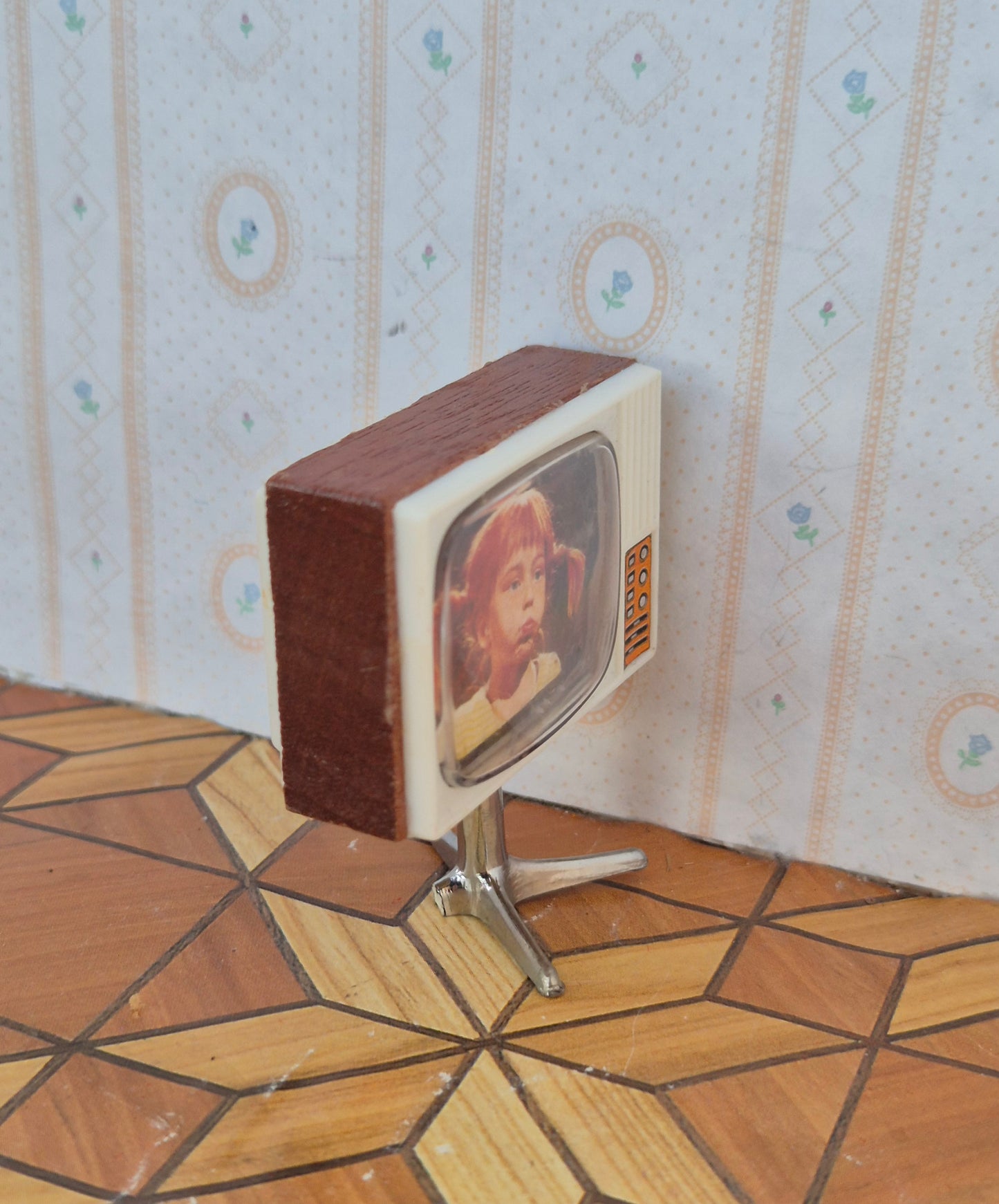 Lundby TV, knækket fod