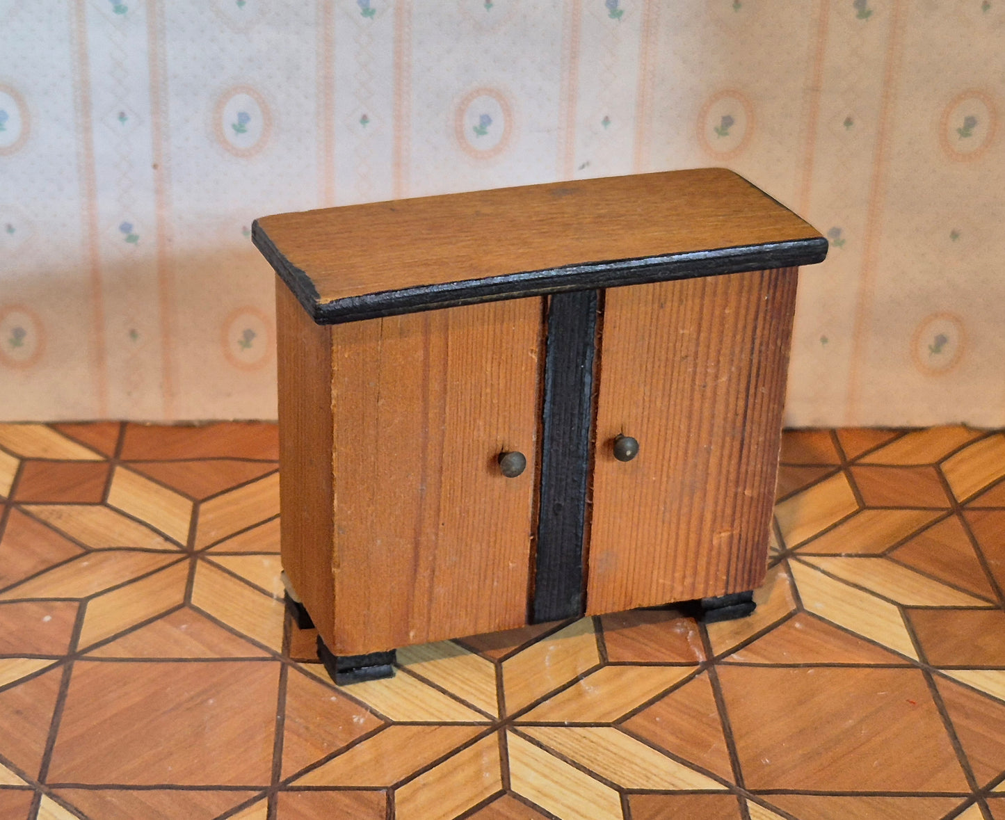Lille retro skab
