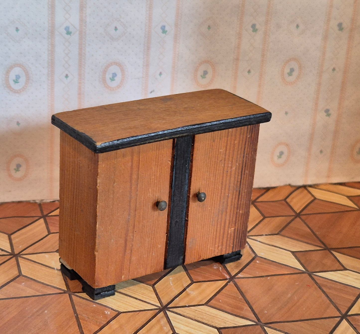 Lille retro skab
