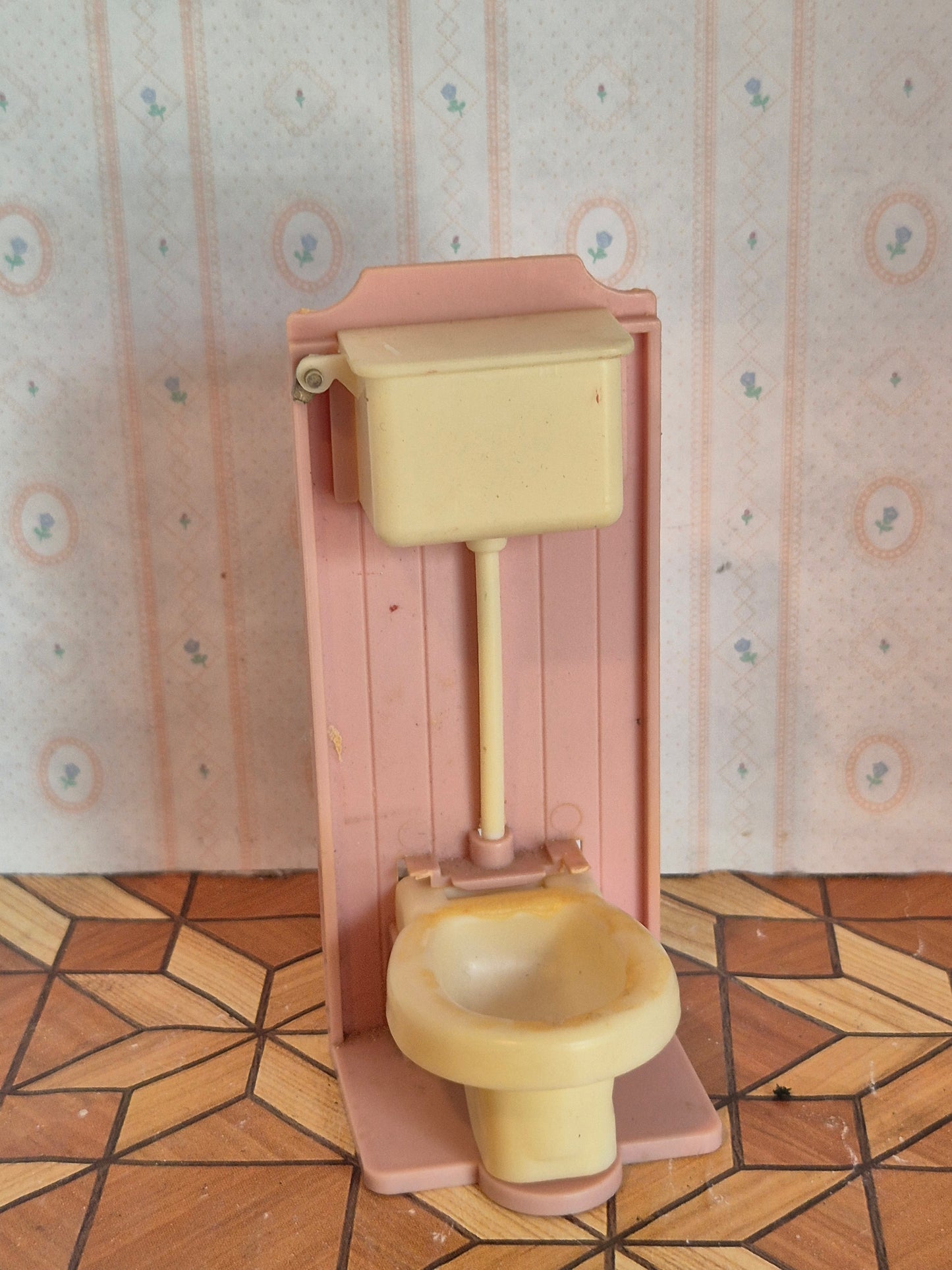 1:16 toilet