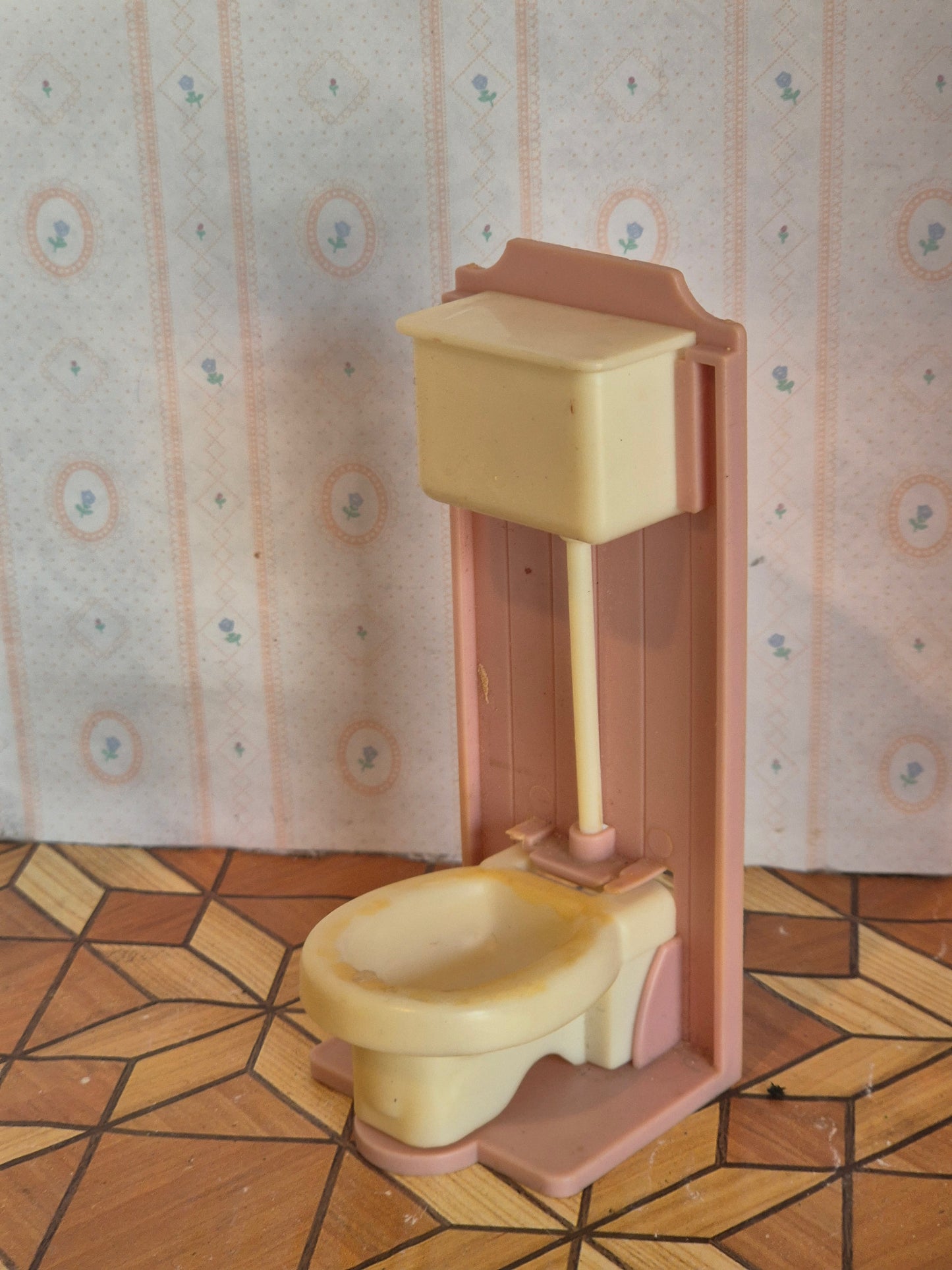 1:16 toilet