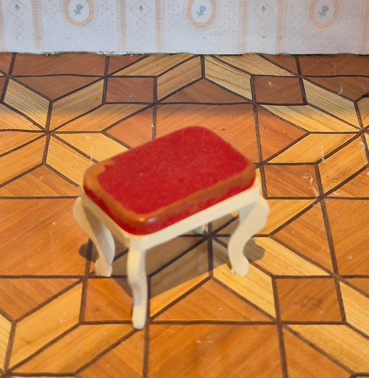 Lundby skammel, patina