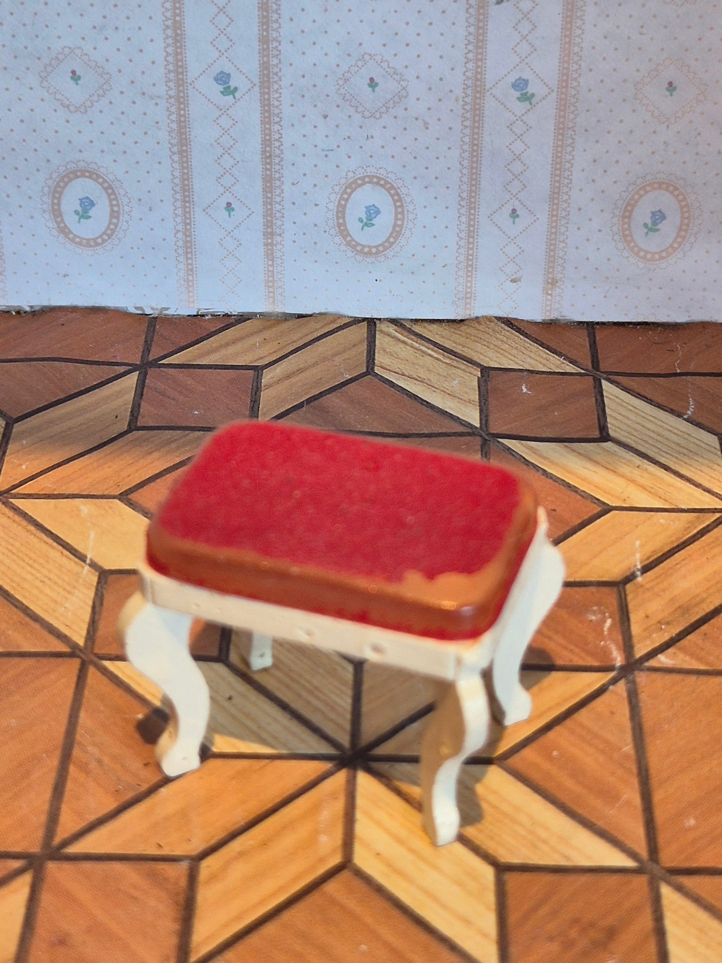 Lundby skammel, patina