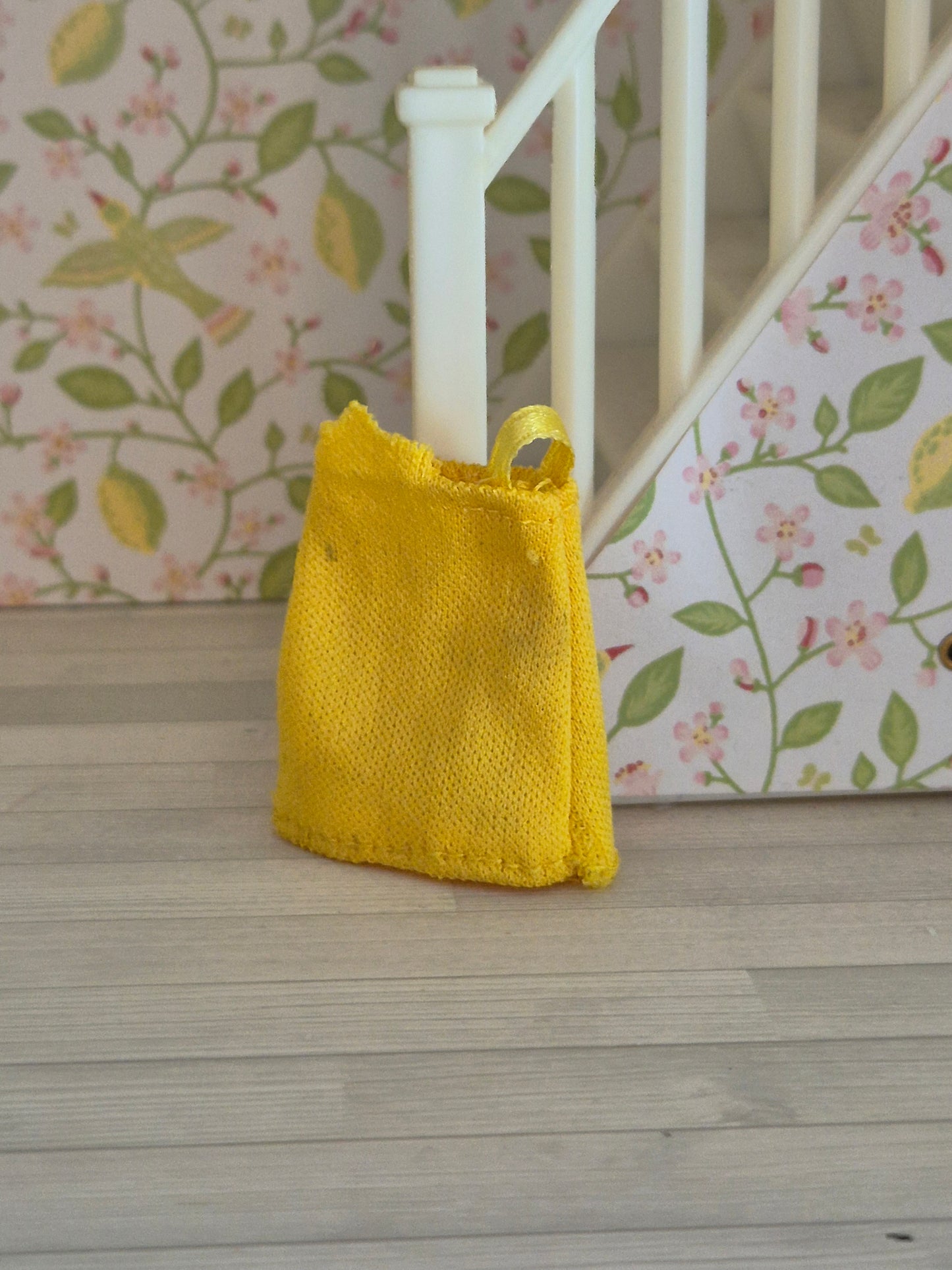 Lundby pige kjole, mangler