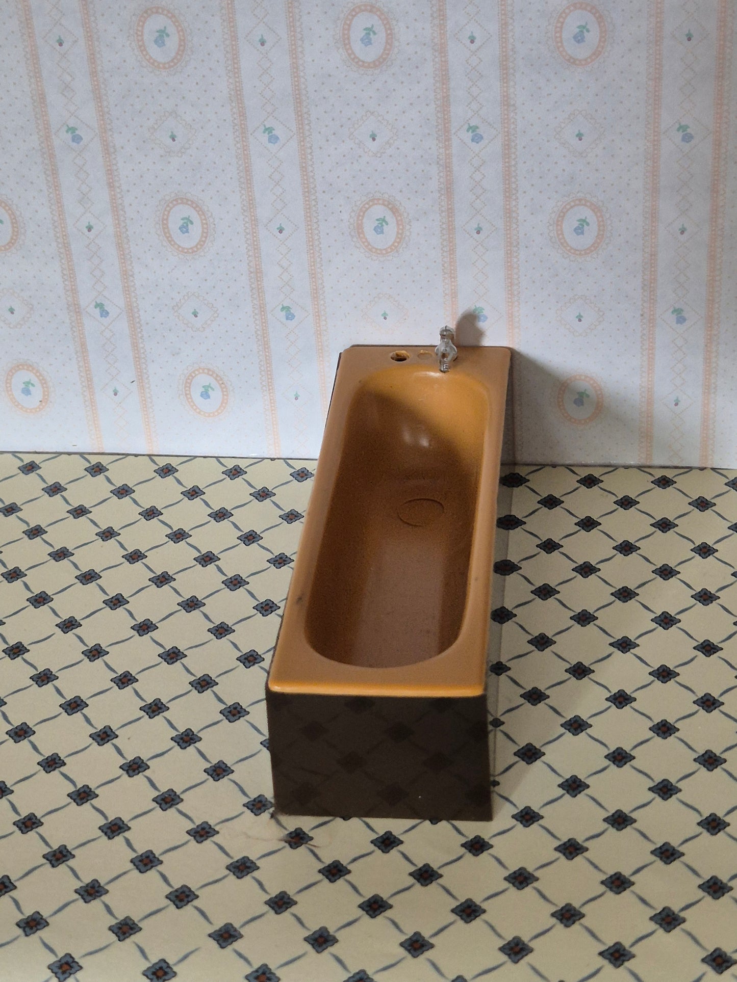 Caroline Home badekar, mangler