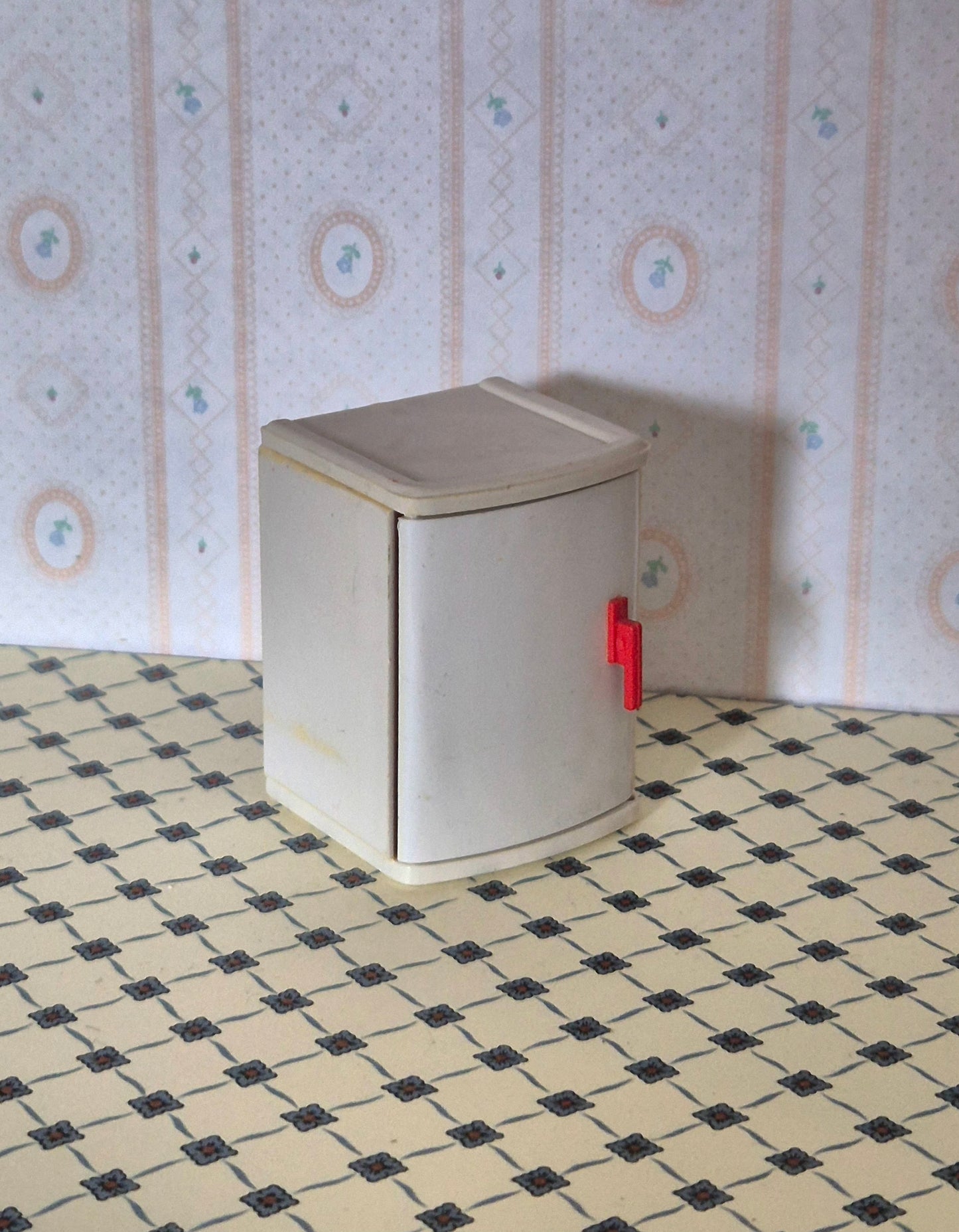 1:18 vintage køleskab