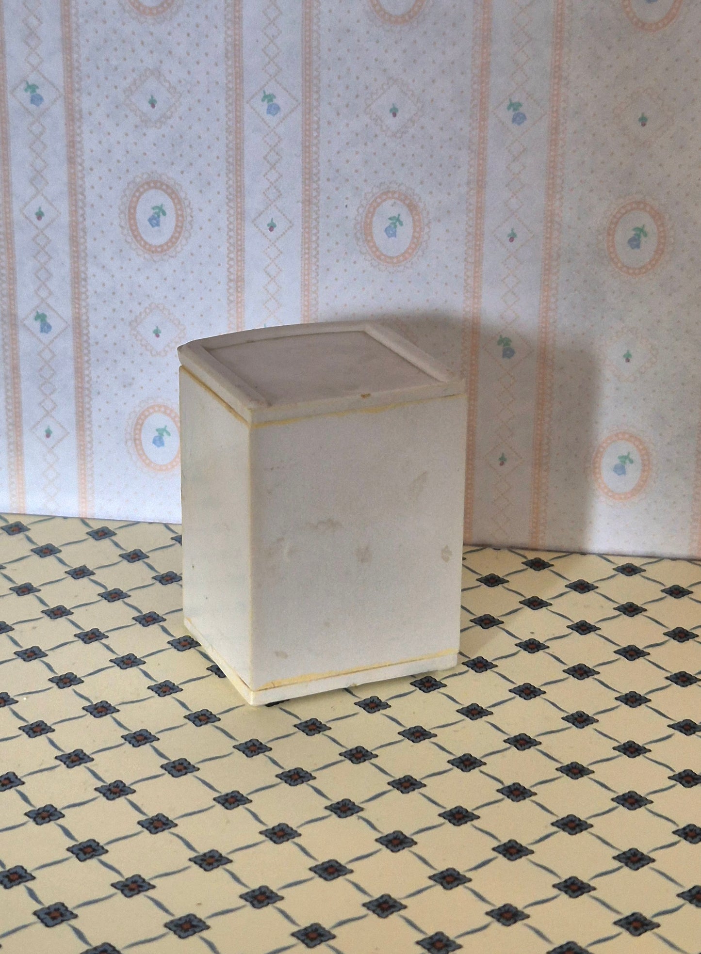 1:18 vintage køleskab