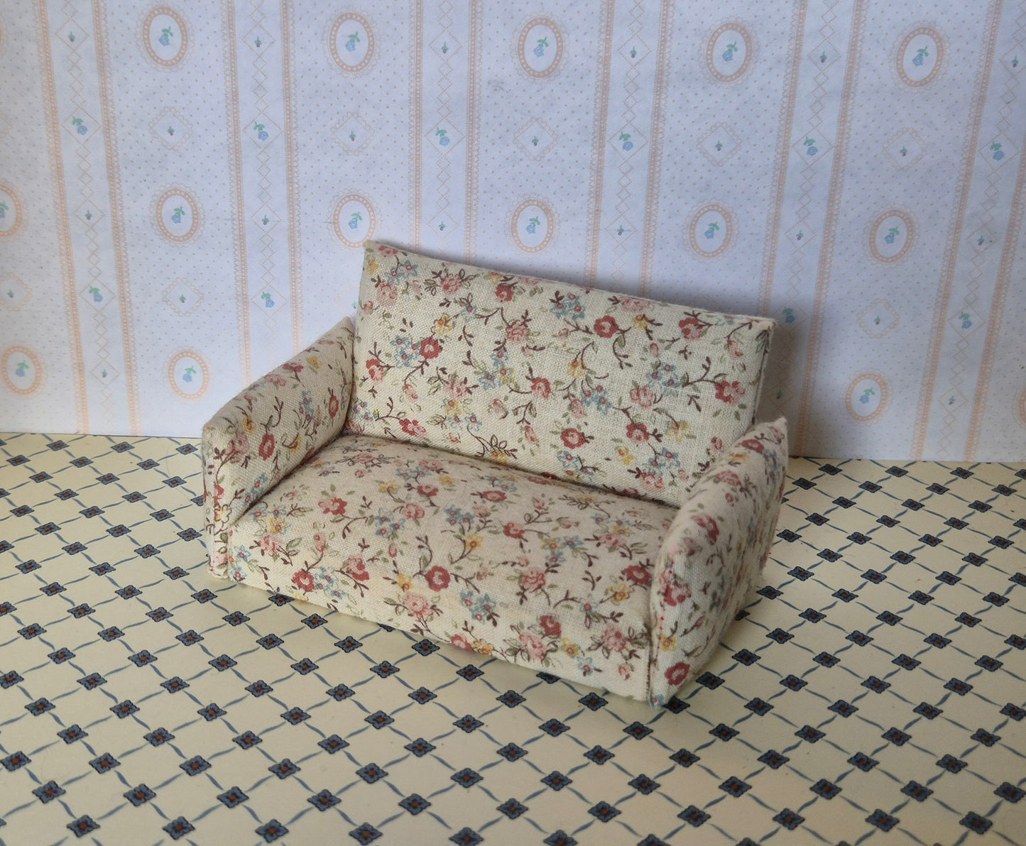 1:16 sofa