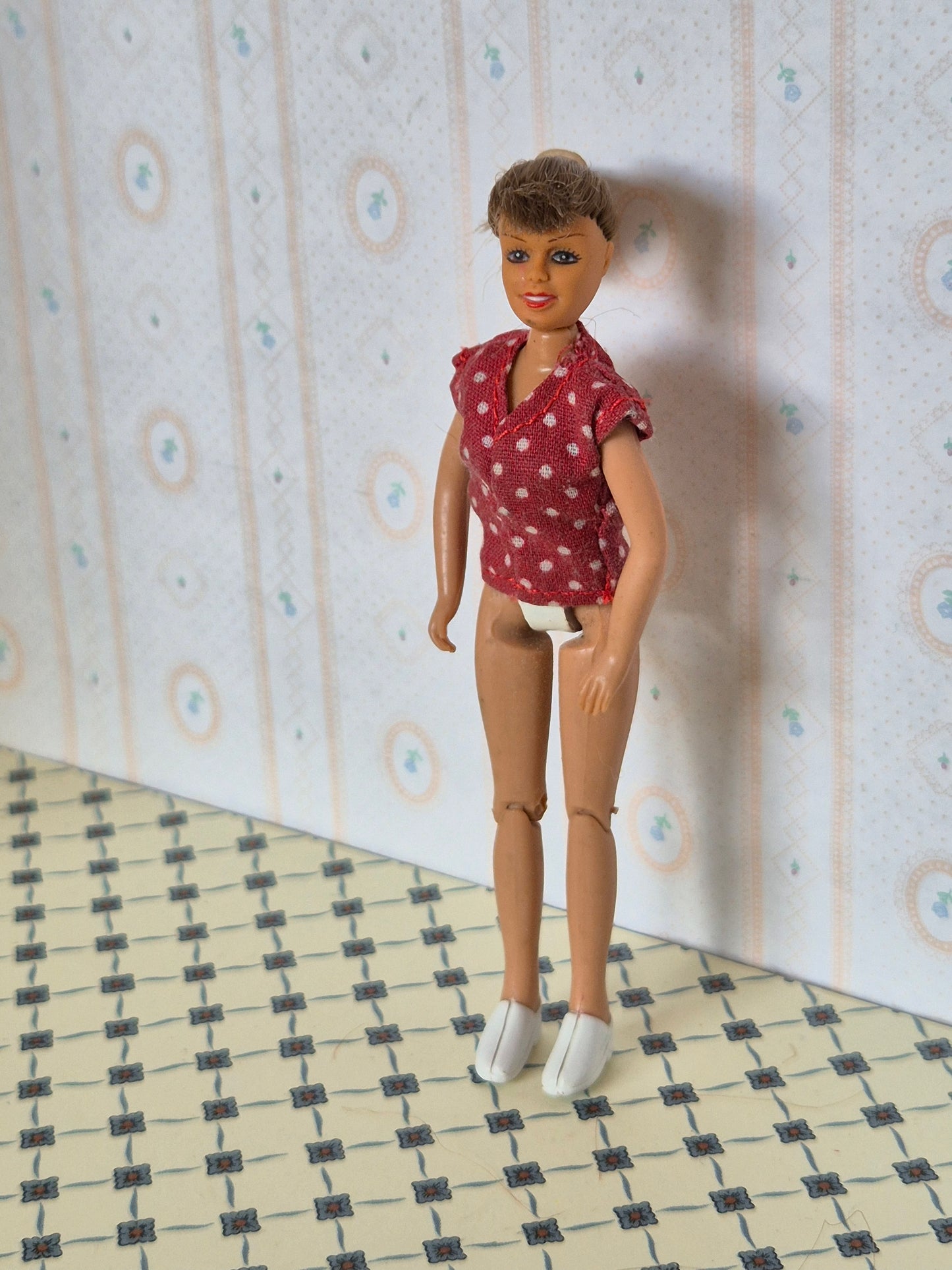Lundby dame, mangler bukser