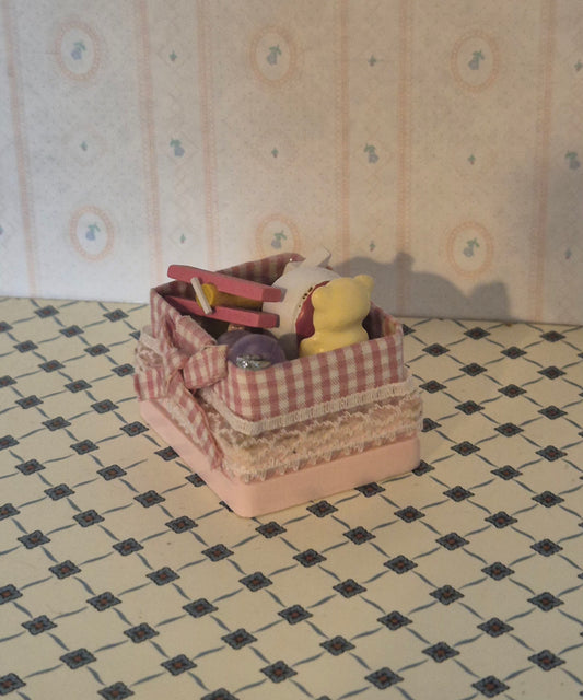 1:12 kasse med legetøj