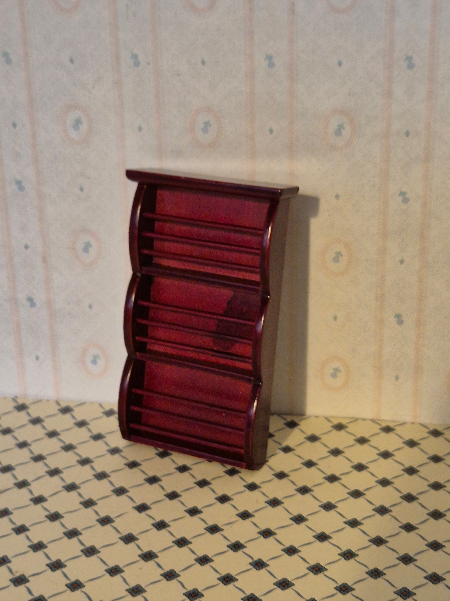 Tallerkenrække/boghylde