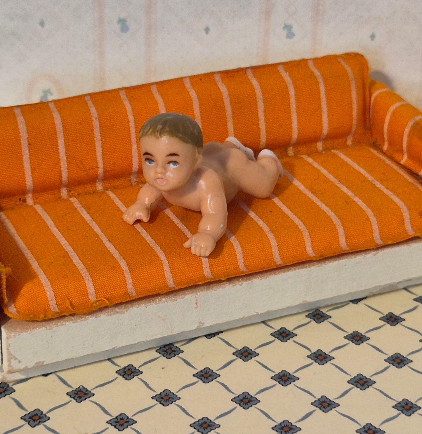 Lundby baby dukke