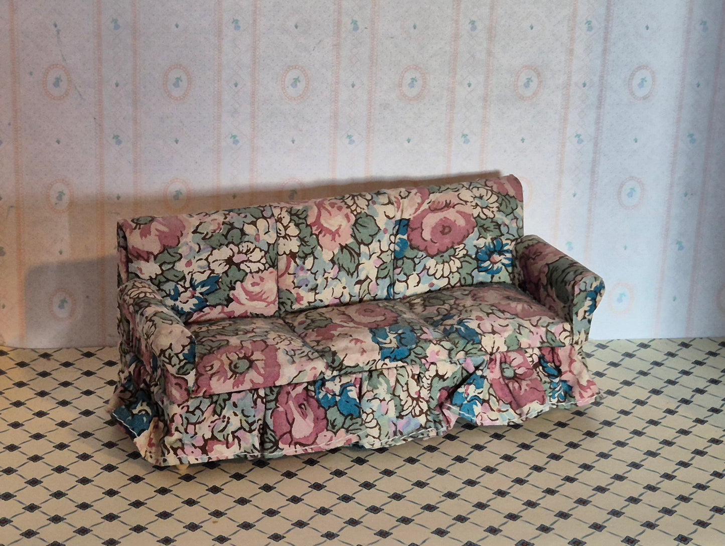 1:12 sofa