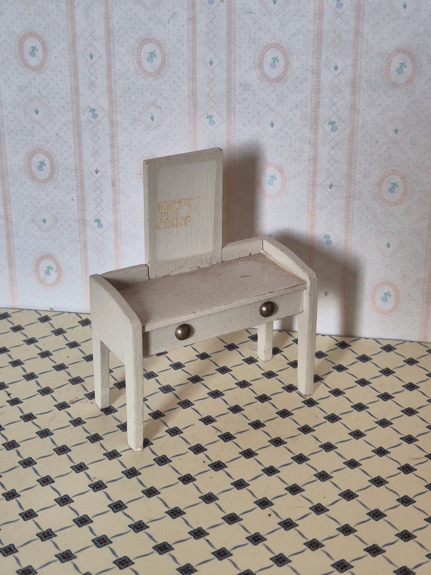 Hanse sminkebord, mangler