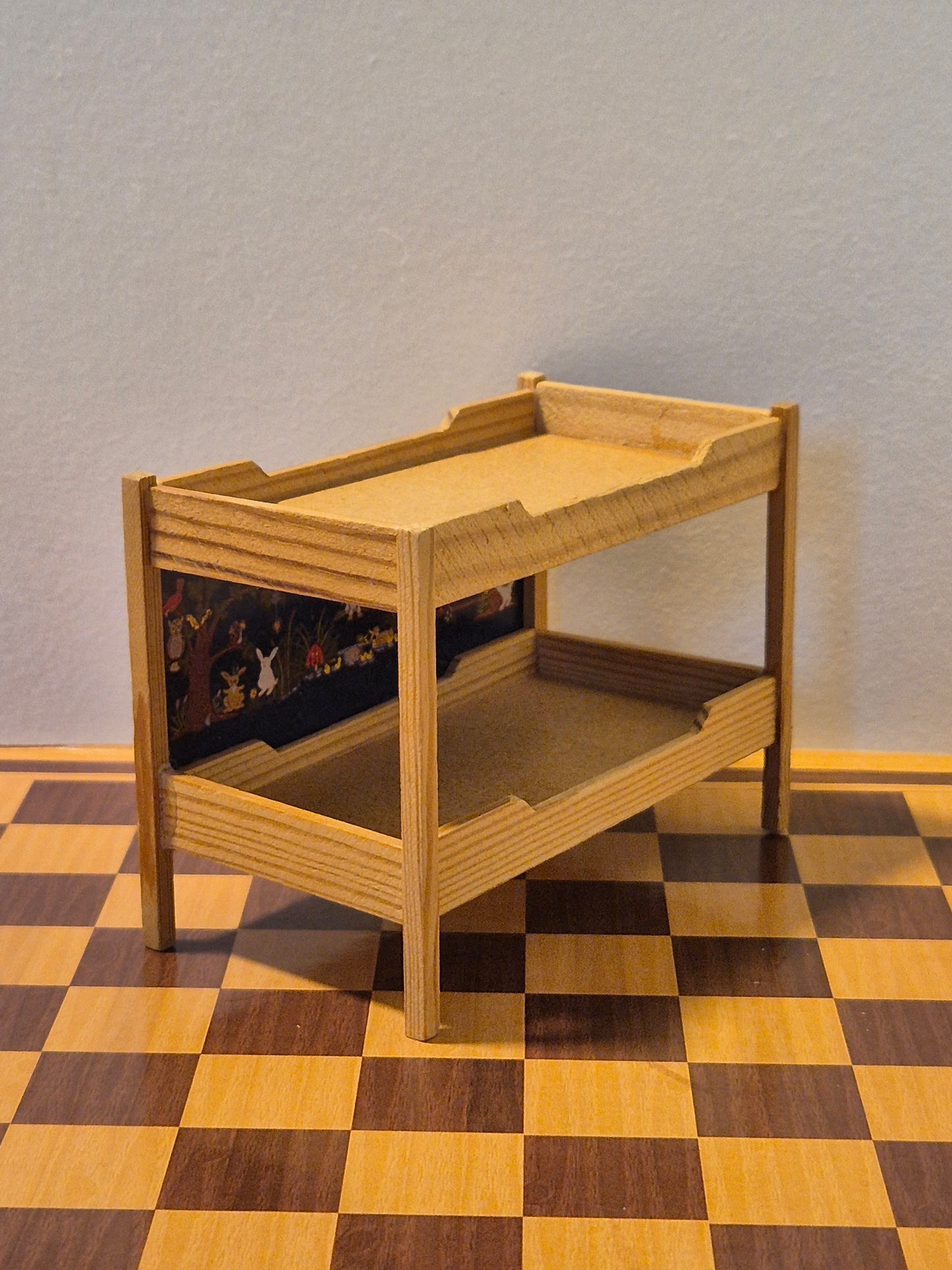 Lisa køjeseng, vipper