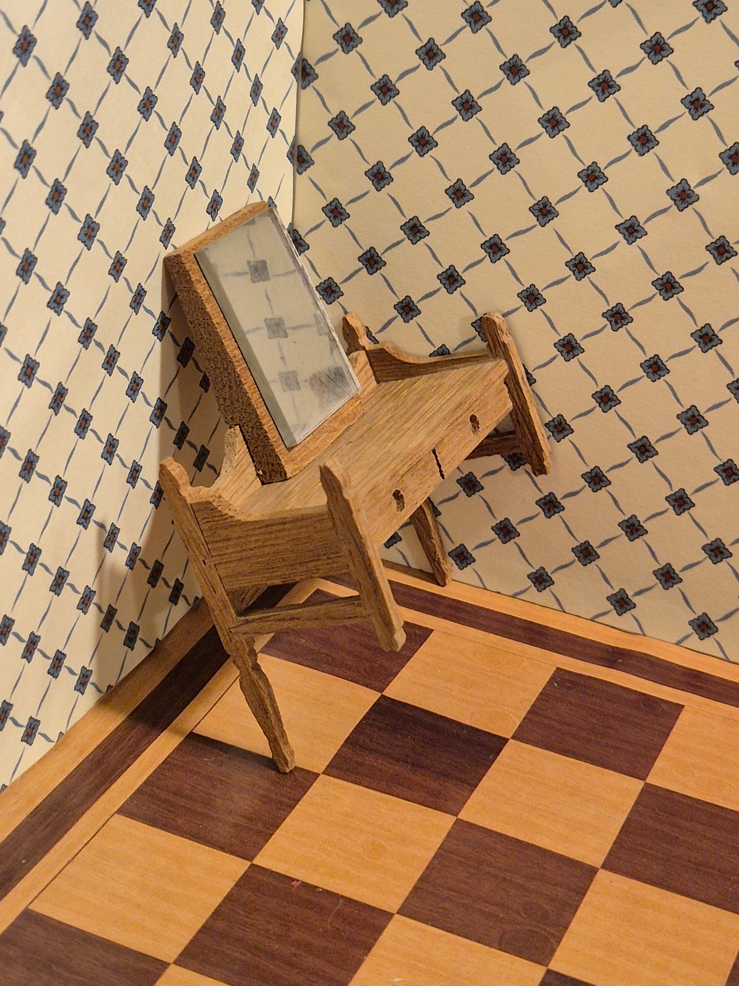 Lisa sminkebord, mangler to ben